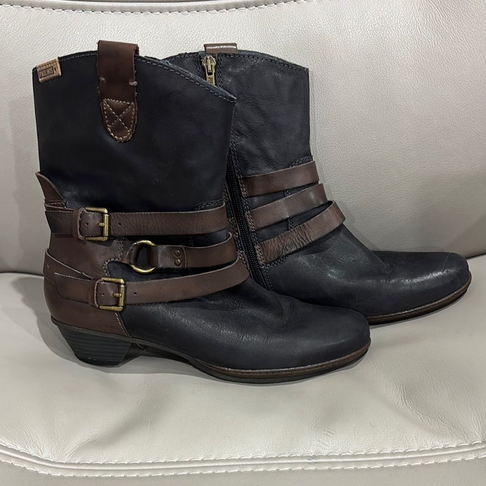 Pikolinos Black and Brown Women's Ankle Boots